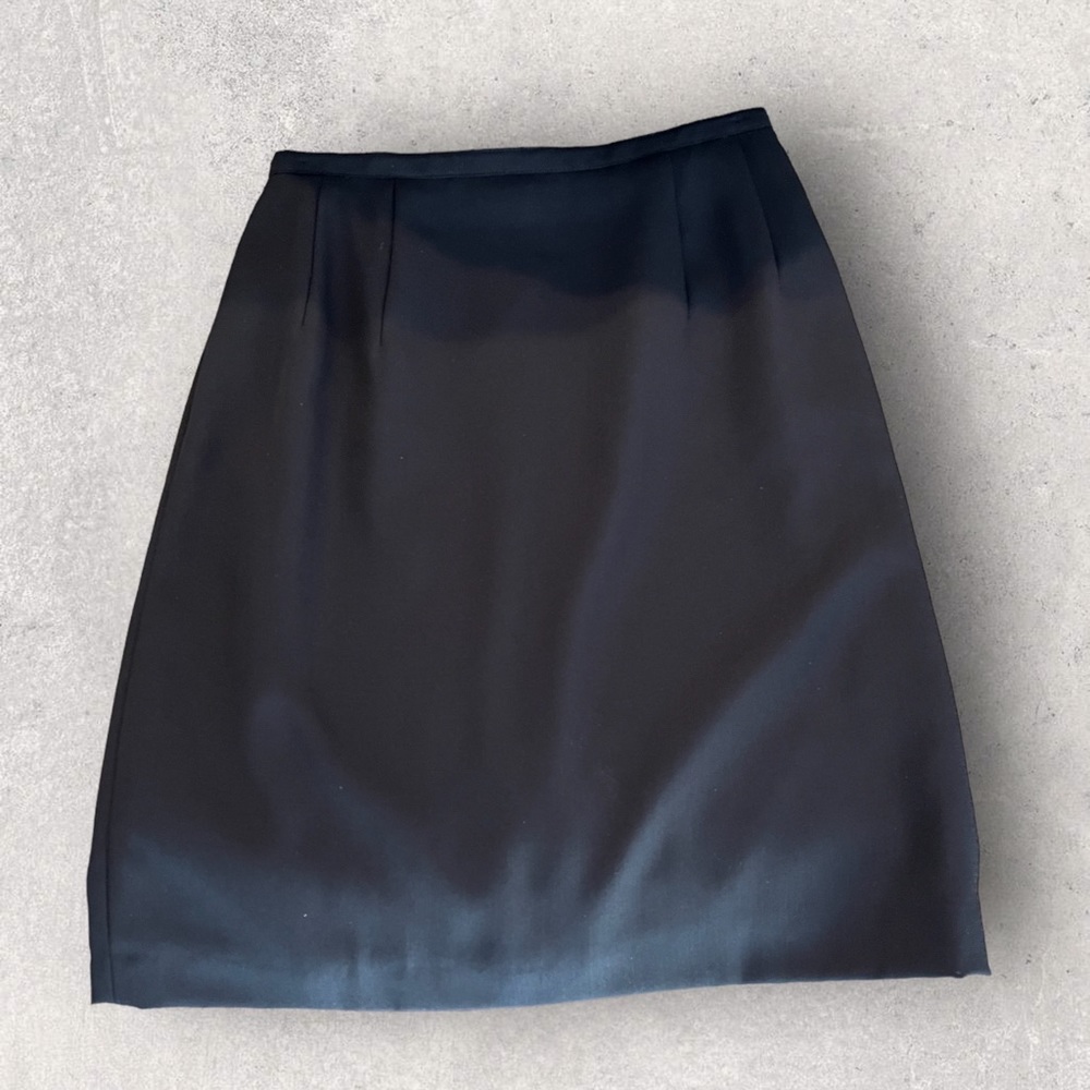 ⭐️EUC - Navy Harve Benard Collection skirt Size 4